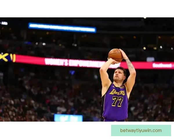 东契奇疯狂三月数据惊人全面碾压文班亚历山大争夺月最佳