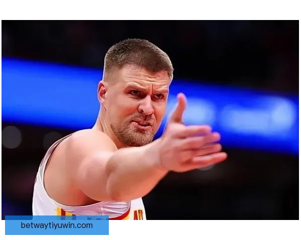 波尔津吉斯罚球时勇士仅剩2人替补席 7人缺阵影响球队表现